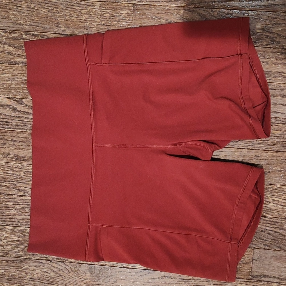 Athleta Salutation Stash 7" Shorts